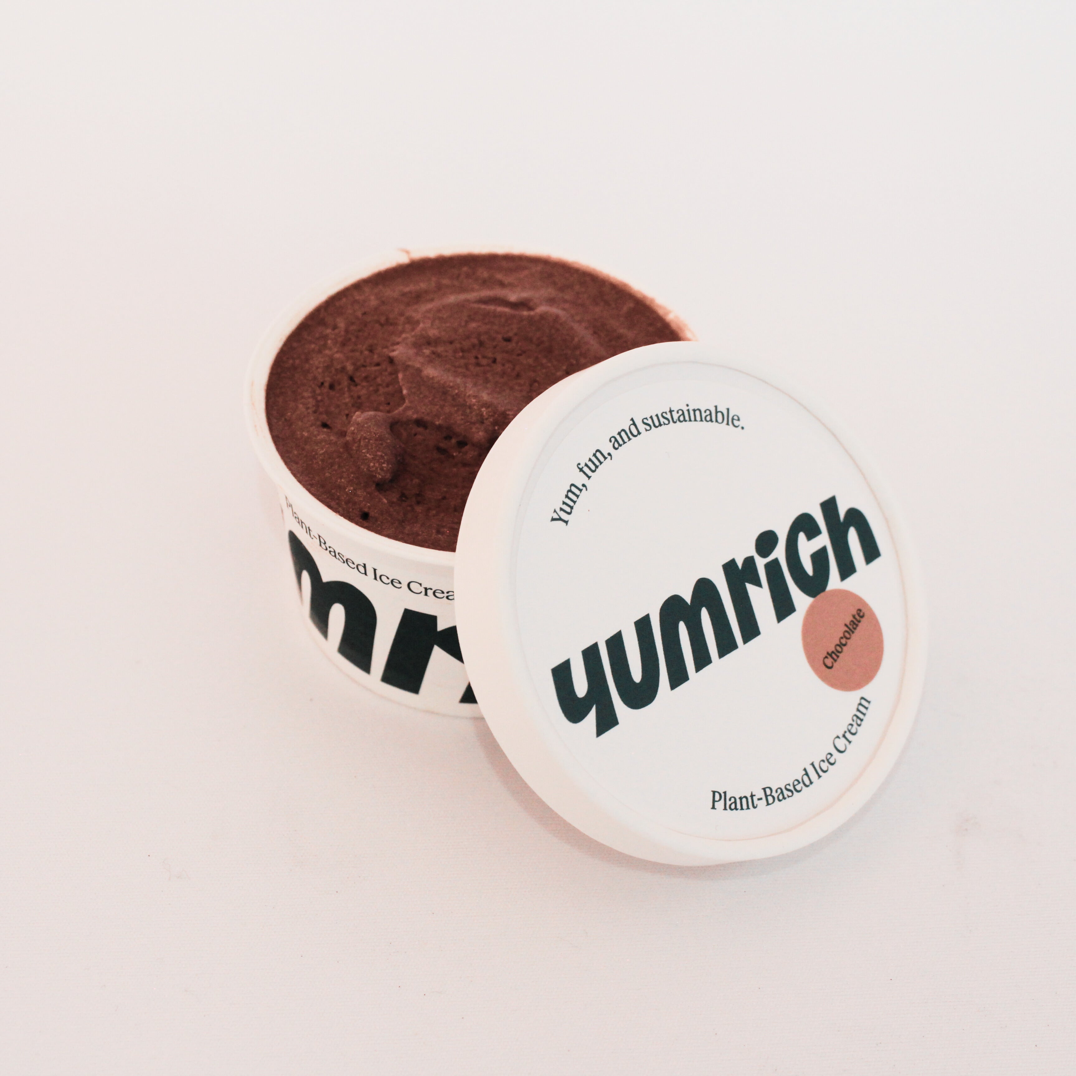 yumrich プラントベースアイス（チョコレート）80mlカップ（¥600×1個）